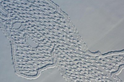 Göçmenlerin trajedisini sanata yansıttı