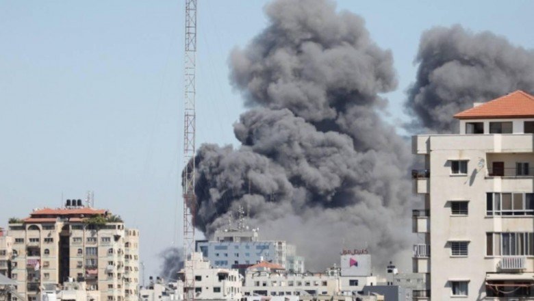 Haaretz: İsrail Gazze'deki binayı basın ofislerinin bulunduğunu öğrenmesine rağmen vurdu