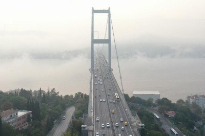 İstanbul Boğazı'nda sis etkisi: Transit gemi geçişi kapatıldı