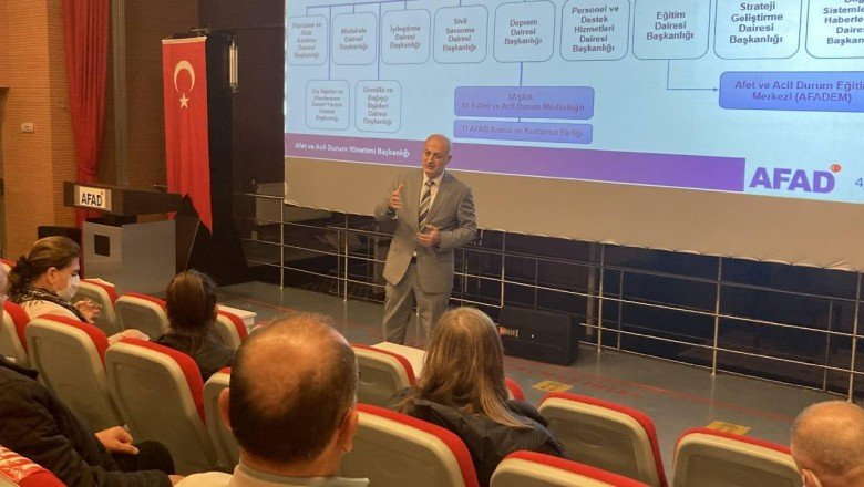 İstanbul'da muhtarlara afet eğitimi verildi