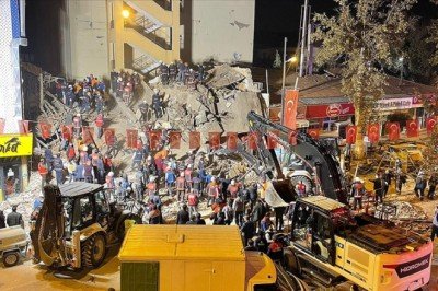 Malatya'da çöken binadan 13 kişi yaralı olarak kurtarıldı