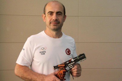 Milli sporcu Özgür Varlık altın madalya için atış yapacak