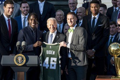 NBA şampiyonu Milwaukee Bucks Beyaz Saray'da