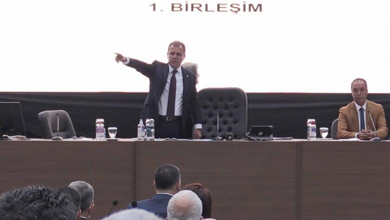 Vahap Seçer ile basın mensupları arasında gerginlik