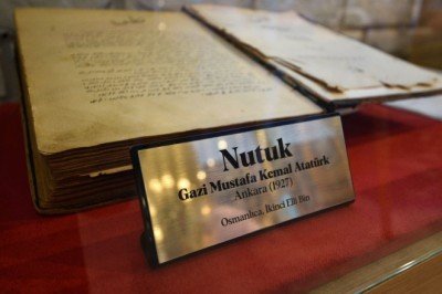 95 yıllık Nutuk ve savaş haritaları Kepez'de sergilendi