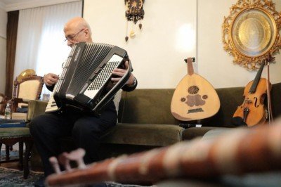 Alzheimer'dan korktu, 5 enstrüman öğrendi