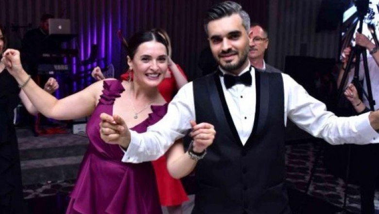 Aslıhan Gürbüz kardeşinin düğününde doyasıya göbek attı