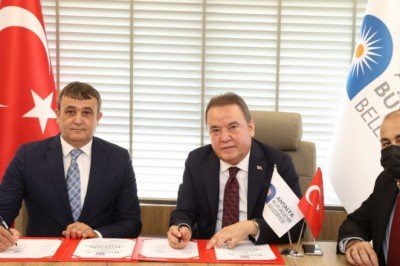 Büyükşehir'de işçileri sevindiren imza