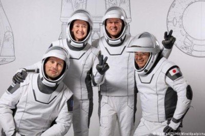 Crew-2 astronotlarının eve dönüşü ertelendi