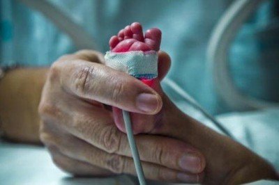 İspanya'da doğum sonrası yanlış aileye verilen bebek, 19 yıl sonra dava açtı