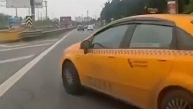 Kadıköy'de taksi ile otomobil çarpıştı! O anlar böyle görüntülendi