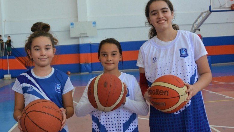 Manisa Yunusemre'de kız basketbol okulu açıldı