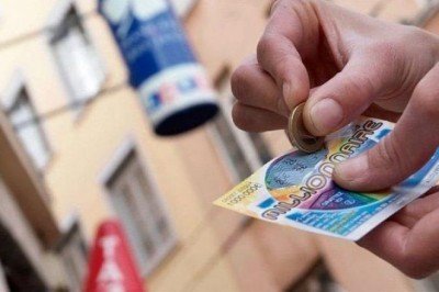 Napoli'de 500 bin euro çıkan kazı-kazanı alıp kaçan bayi işletmecisi Kanarya Adaları'na kaçarken yakalandı