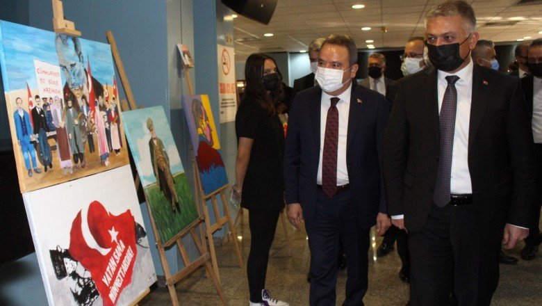 Öğrenciler, Atatürk'ün hayatını canlandırıp sevilen müzikleri seslendirdi