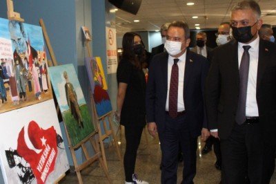 Öğrenciler, Atatürk'ün hayatını canlandırıp sevilen müzikleri seslendirdi