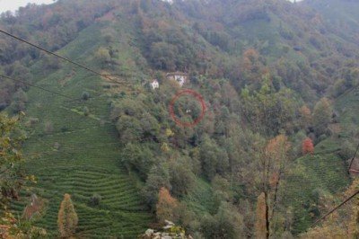 Rize'de tehlikeli yolculuk! Hayatları çelik tele bağlı: Karşıya dualarla geçiyoruz