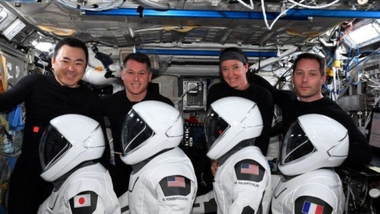 Uzay&amp;#039;da 199 gün kalan 4 astronot Dünya&amp;#039;ya döndü