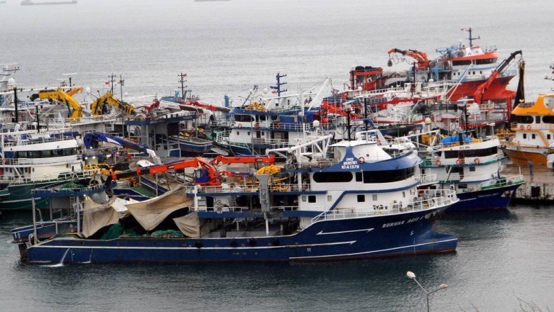 Balıkçılar denize açılamadı, tezgahlardaki balıklar azaldı