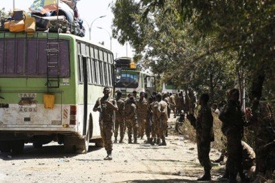 BM: Etiyopya'da insani yardım taşıyan 70 kamyon sürücüsü gözaltına alındı