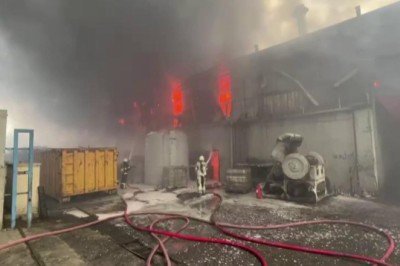 Geri dönüşüm fabrikasındaki yangın kontrol altında