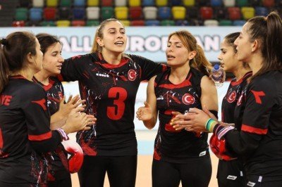 Golbol Kadın Milli Takımı yarı finalde