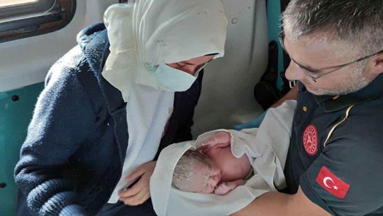 Sağlık ekipleri yolda doğum sancıları başlayan anne için harekete geçti