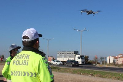 Salihlide trafik ihlalleri drone ile tespit edildi