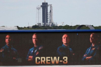 SpaceX uzaya 4 astronot gönderiyor