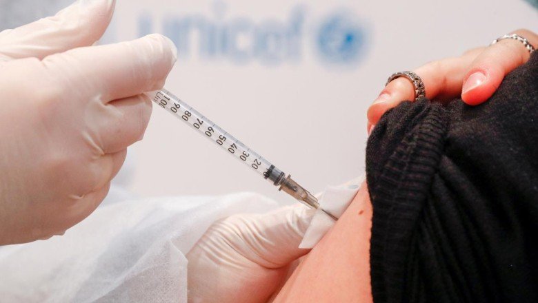 Ukrayna'da sahte aşı sertifikası dağıtan doktor yakalandı