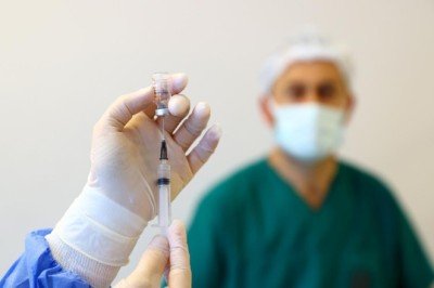 Uzmanlar aşı çağrılarını yineliyor