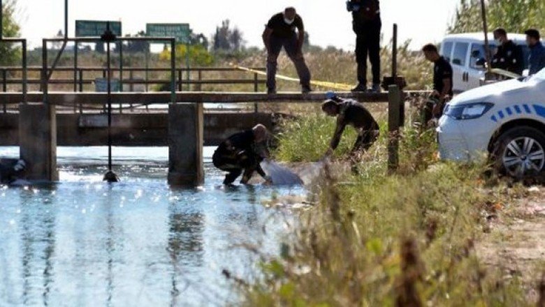 Ayaklarına taş bağlayıp kanala attılar