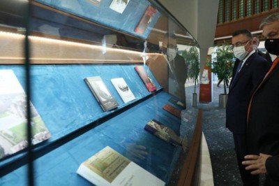 Macaristan Başbakanı Orban, Millet Kütüphanesi'ni ziyaret etti