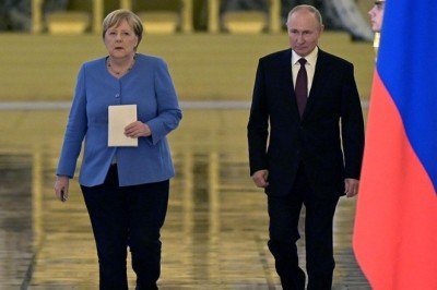 Putin ile Merkel'in gündemi: BelarusAB sınırındaki göçmen krizi