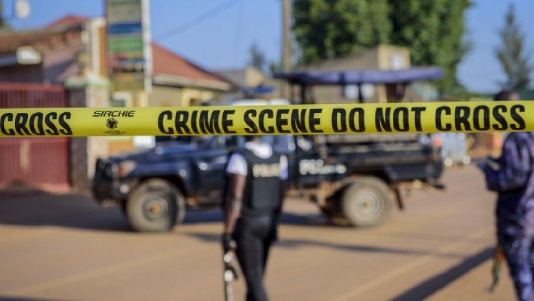 Uganda'da bombaya çekiçle vuran kişi hayatını kaybetti
