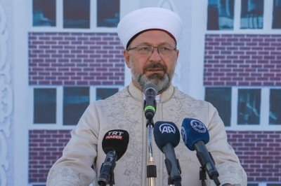Ali Erbaş: 100 civarında ülkede iftar sofraları kuruyoruz
