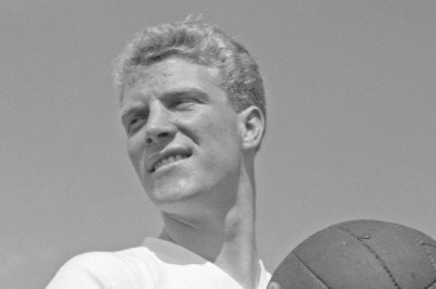 Efsane İngiliz futbolcu Ron Flowers hayatını kaybetti