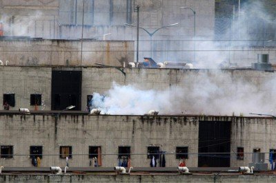 Ekvador'da cezaevinde çıkan çatışmalarda 51 mahkum hayatını kaybetti