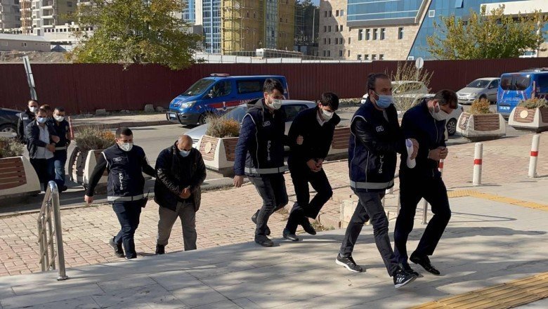 Elazığ'da göçmen kaçakçılığı yapan 5 kişi yakalandı