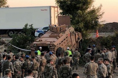 Hatay'da zırhlı askeri araç devrildi - Halk TV