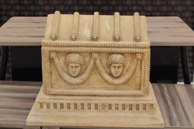 Manisa'da Roma dönemine ait lahit ele geçirildi