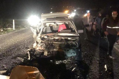 Manisa'da traktör ile otomobil çarpıştı: 1 ölü, 6 yaralı