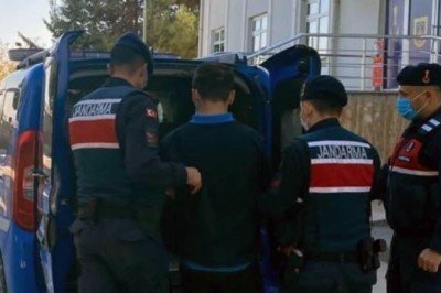 Müşterilerin kart bilgileriyle internette harcama yapan zanlı tutuklandı