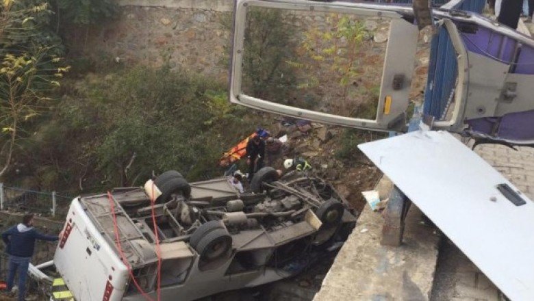 Öğrenci servisi dere yatağına devrildi: 5 ölü!