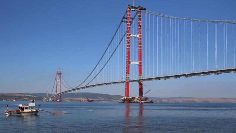 Simgelerin köprüsünde son tabliye montajı tamamlandı