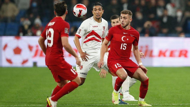 Stefan Kuntz 2 değişikliğe gitti