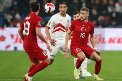 Stefan Kuntz 2 değişikliğe gitti