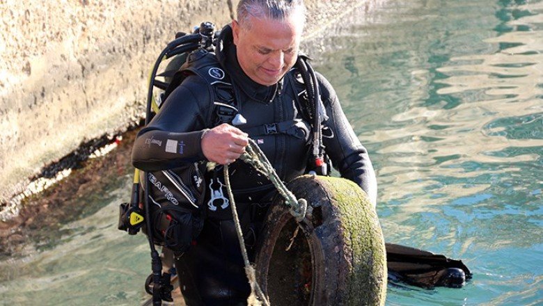 Antalya'da deniz dibi temizliğinden çıkanlar: Klozet, lastik, süpürge, duba...