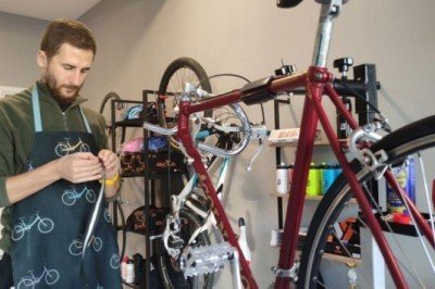 Bursalı mühendis mesleğini bıraktı tamirhane açtı