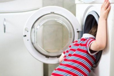 Çamaşır makinesine giren çocuk, makine çalışınca hayatını kaybetti!