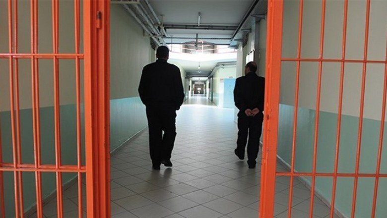 Çıplak arama gitti, ‘utanma duygusunu ihlal etmeyecek detaylı arama’ geldi!